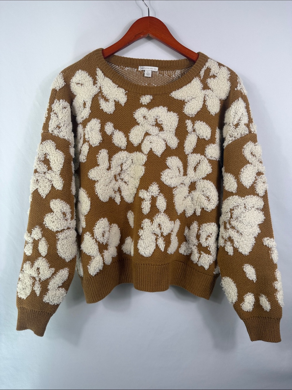Cato Cream Floral Chenille Crewneck Sweater on Brown. Womens Size L. Soft